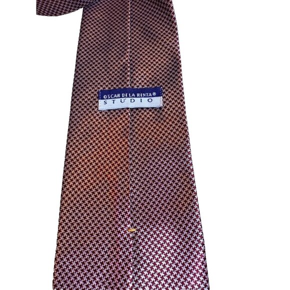 Oscar de la Renta Red and White Classic Polyester Men's Tie - Picture 4 of 8